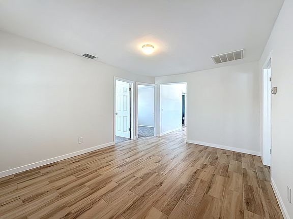 4th image of 1107 Grant St