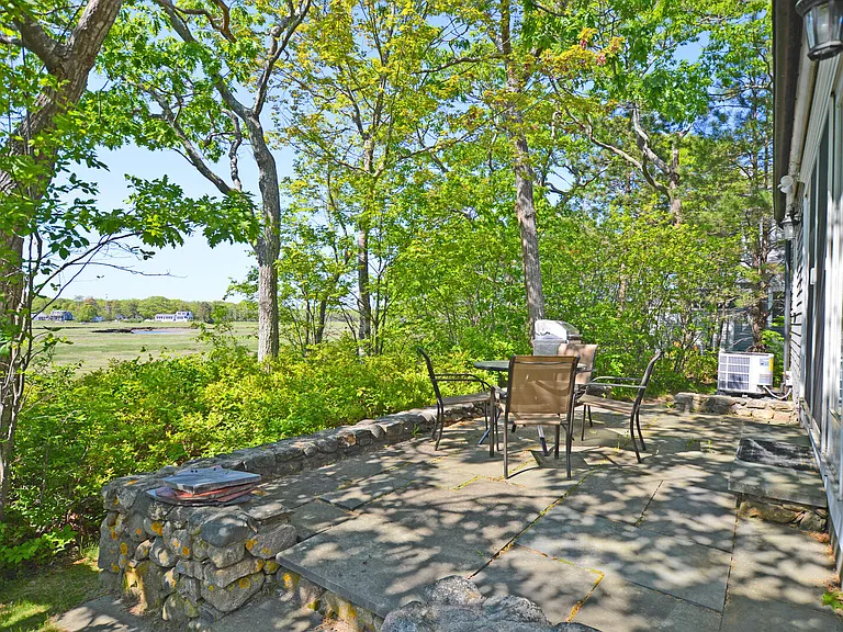 722 Kings Hwy — Photo 2