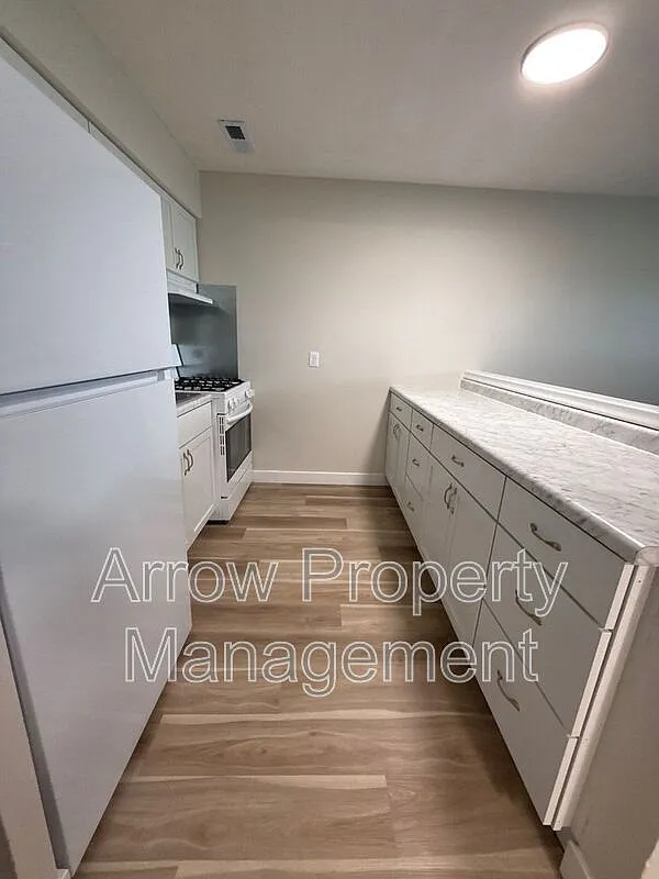 2 bed, 1.0 bath, 790 sqft, $795 — Photo 3