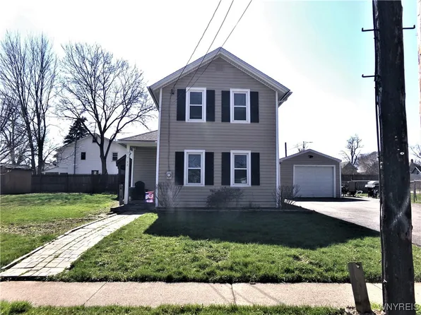 52 Adam St, Lockport, NY 14094
