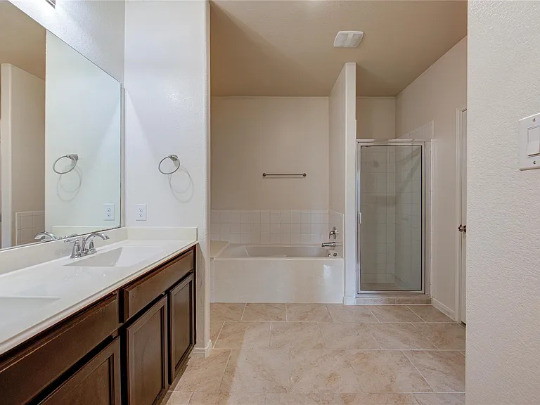 734 Mill Spring Ct — Photo 42