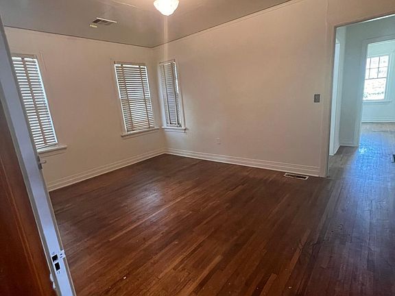 3rd image of 1008 Dean Pl