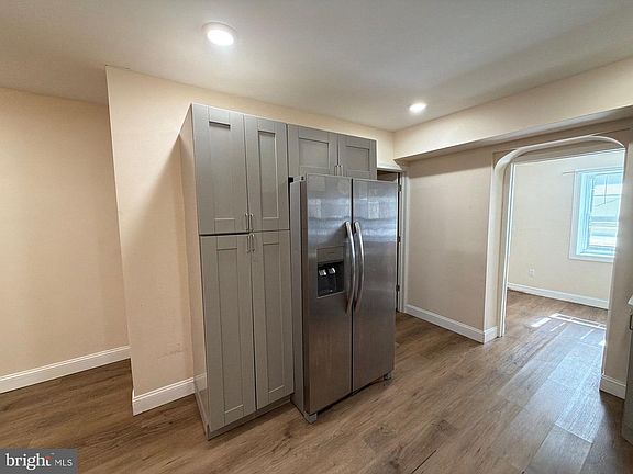 4th image of 608 Winton St