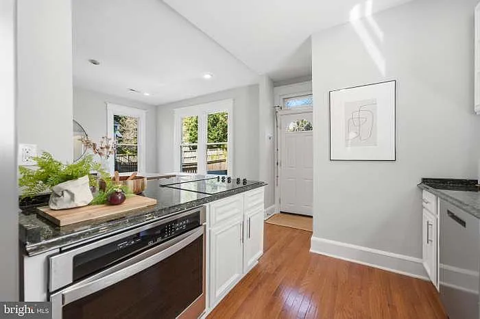 1215 Hamilton St NW — Photo 5
