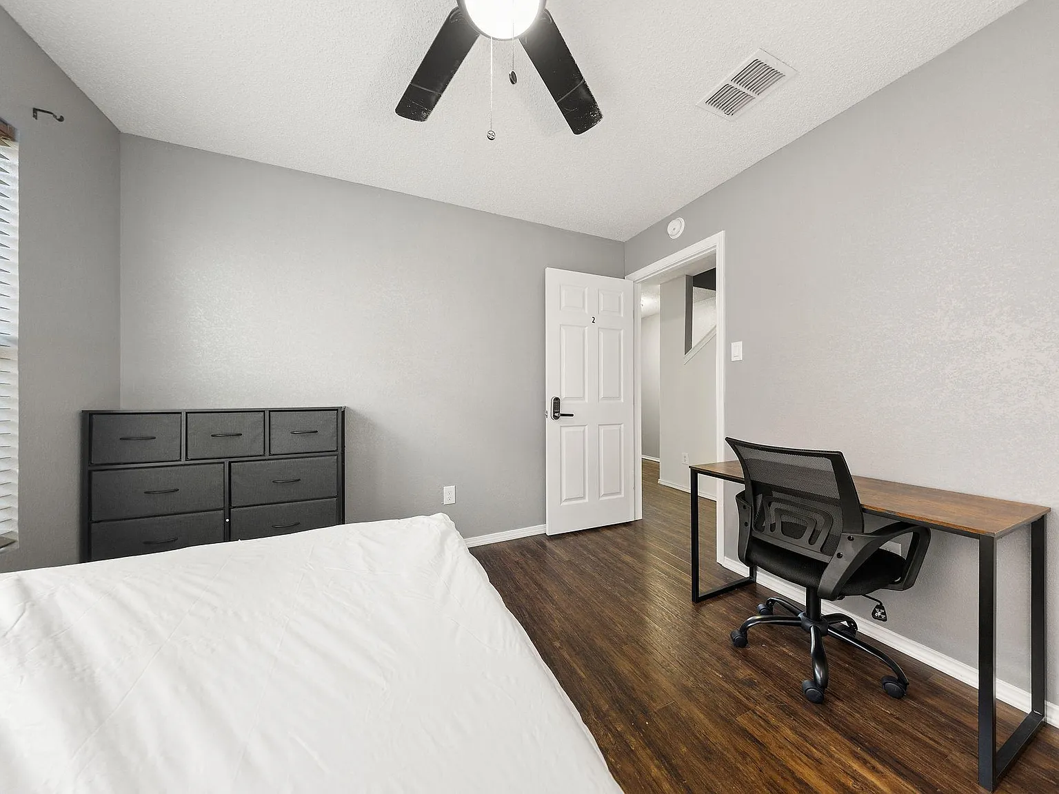 4 bed, 2.0 bath, 2313 sqft, $866 — Photo 1