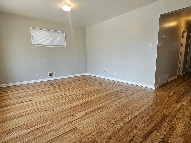10841 Mildred Dr — Photo 5