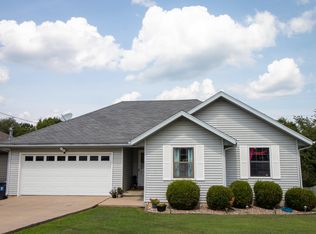 1781 E Redbud Ln, Springfield, MO 65803