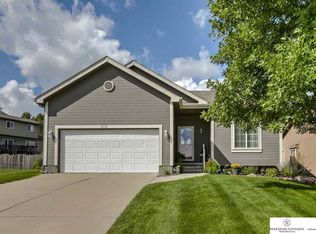 16118 Browne St, Omaha, NE 68116