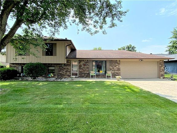3rd image of 605 Nelson Dr