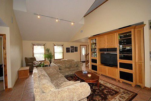 2nd image of 411 Liveoak Canyon Rd