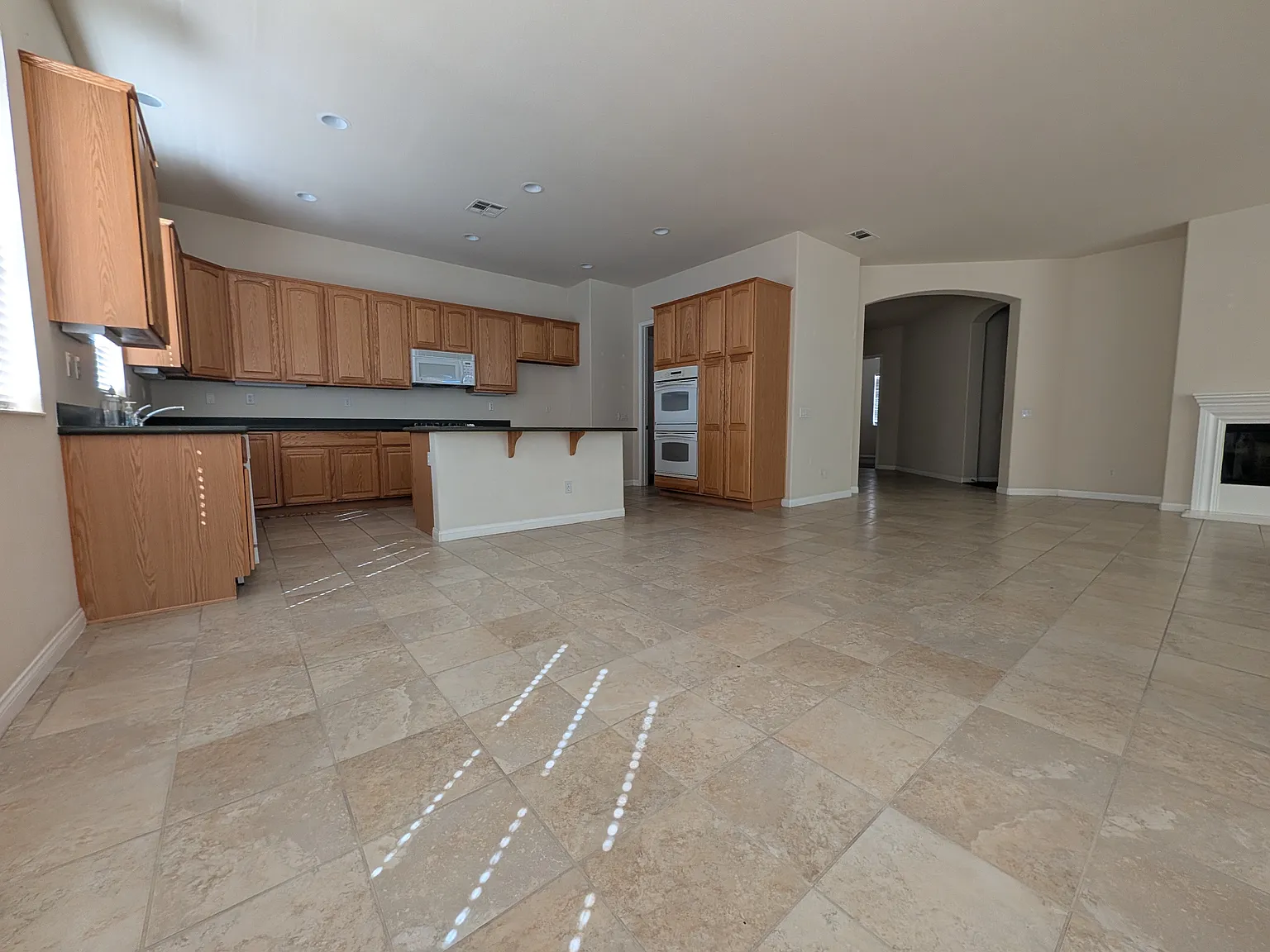 2 bed, 2.5 bath, 2167 sqft, $2,300 — Photo 4