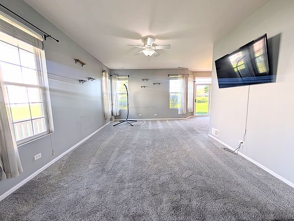 3rd image of 1014 Heron Cir