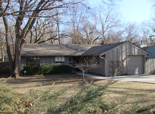 7701 Colonial Dr, Prairie Village, KS 66208