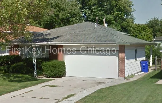 15641 Kenwood Ave photo 1