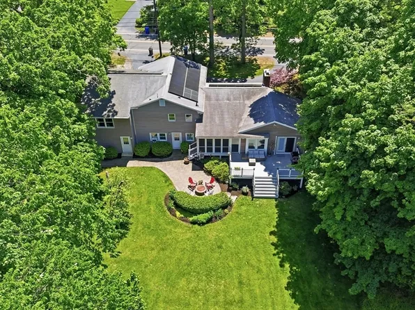 289 Concord Rd, Bedford, MA 01730