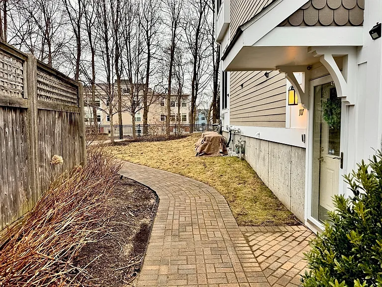 105 Harvey St #105 — Photo 34