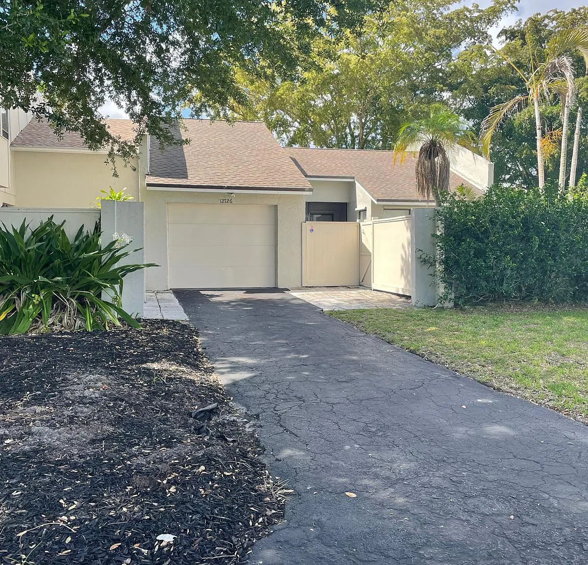 2 bed, 1.0 bath, 907 sqft, $2,850 — Photo 1