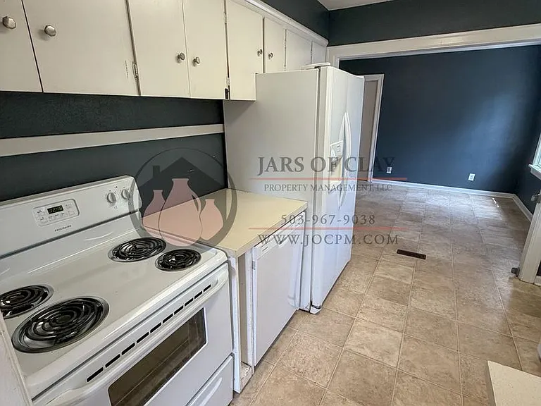 1635 Roosevelt St NE — Photo 4