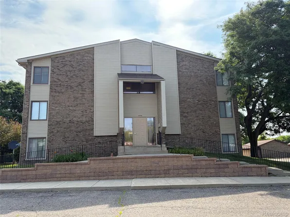 30445 W Forteen Mile Rd, Farmington, MI 48334