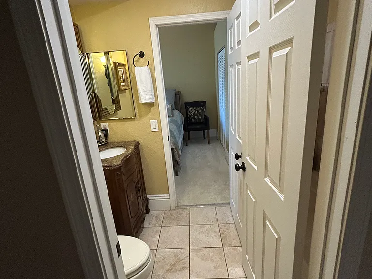 605 Amy Ct #B — Photo 2