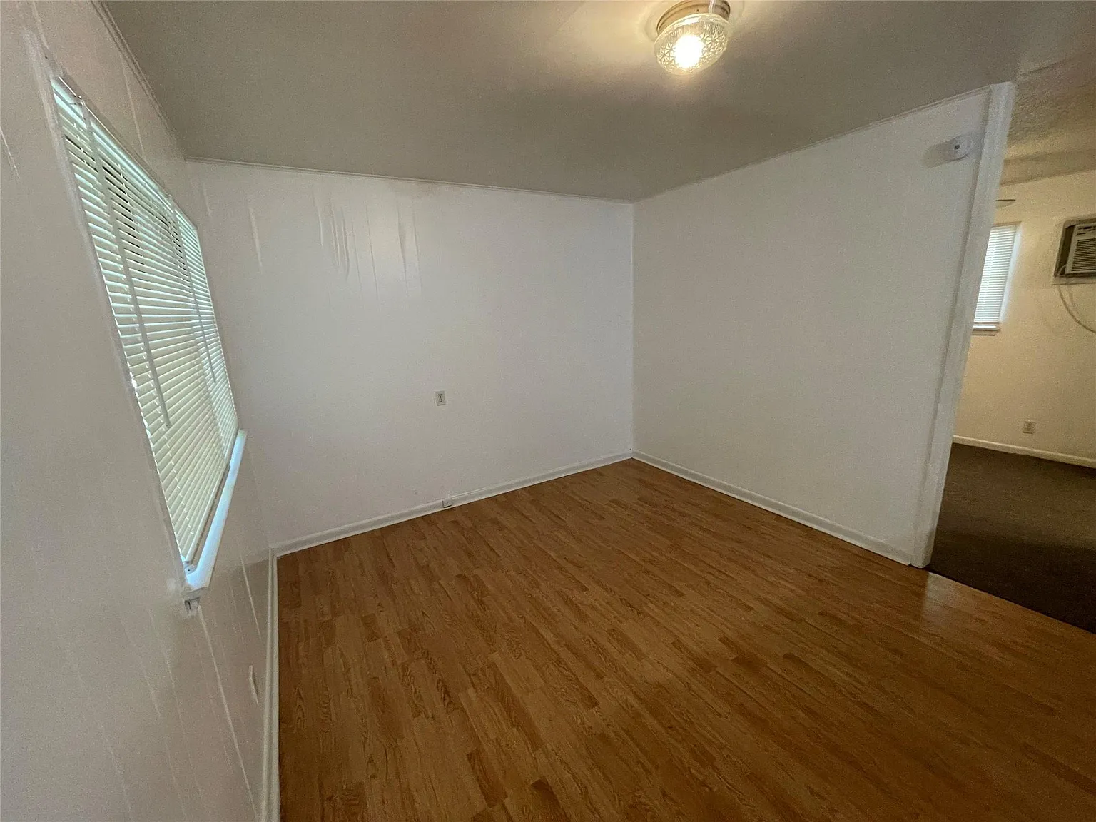 1 bed, 1.0 bath, 420 sqft, $800 — Photo 3