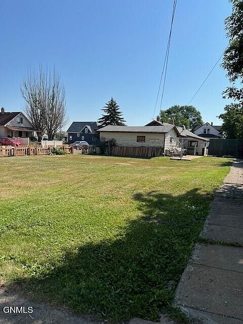 2nd image of 106 1st St SW