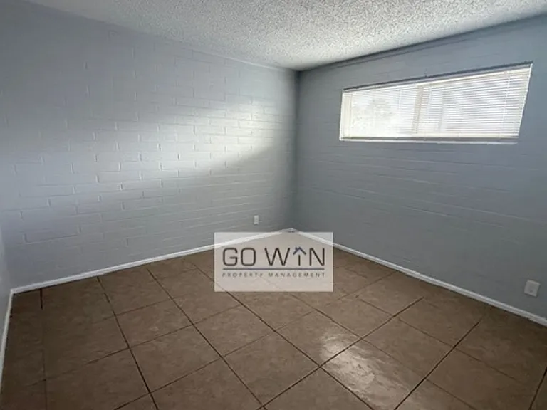 559 S Bellview — Photo 2