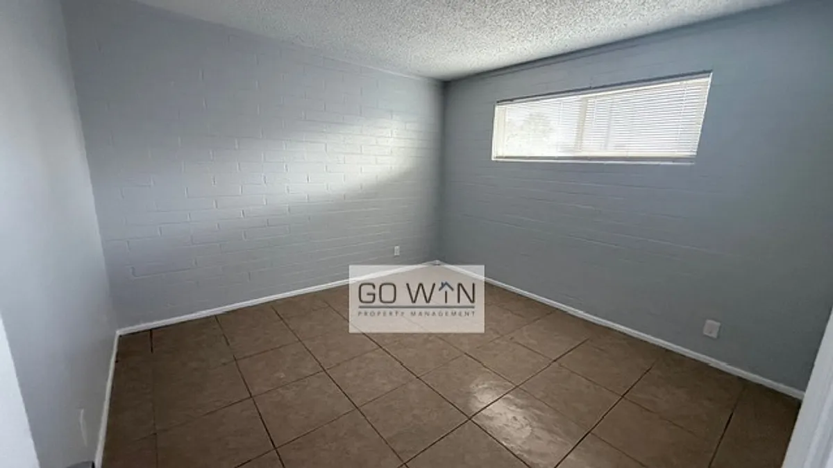 Building Photo - 559 S Bellview