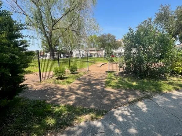 942 Hickory St, Saint Louis, MO 63104