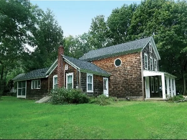 https://photos.zillowstatic.com/fp/866891aada72c3fe25930aa476ce8188-p_e.webp