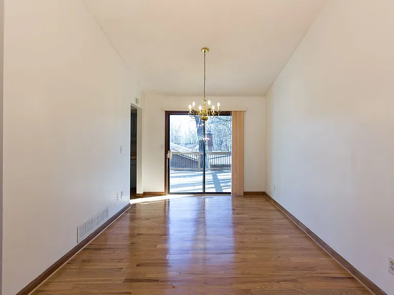 1169 Hillcrest Ct — Photo 10