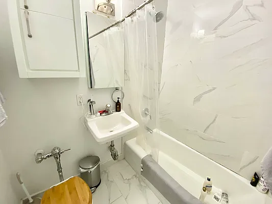 Rented by J PRESTON AND ASSOCIATES INC | media 18