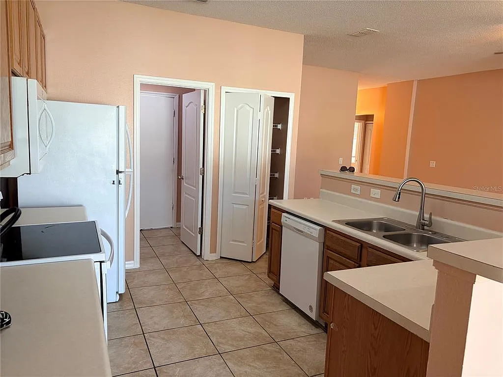 3 bed, 2.0 bath, 1564 sqft, $1,850 — Photo 4