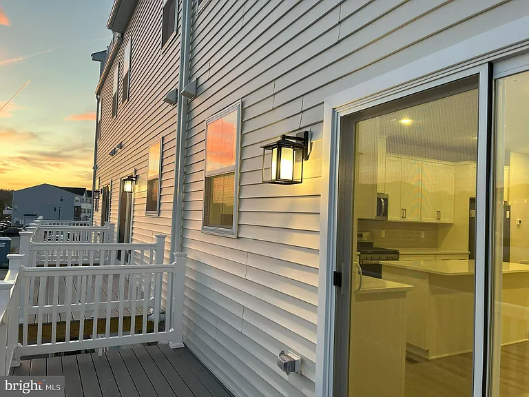 507 Titanium St — Photo 9