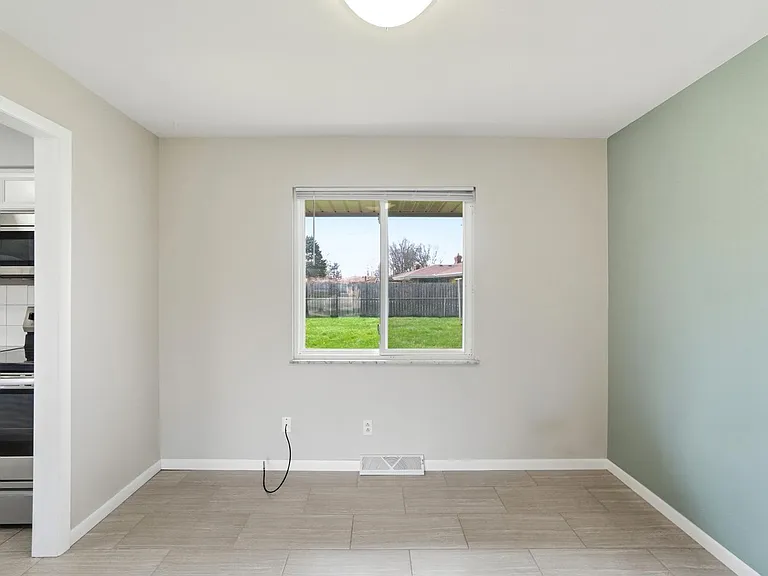 5159 Grosse Point Pkwy — Photo 15