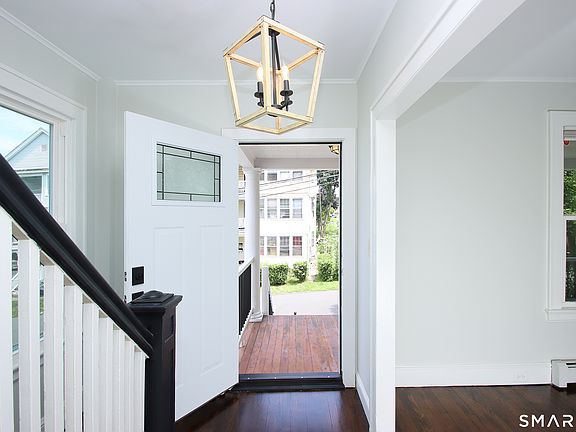 4th image of 217 Ledgeside Avenue