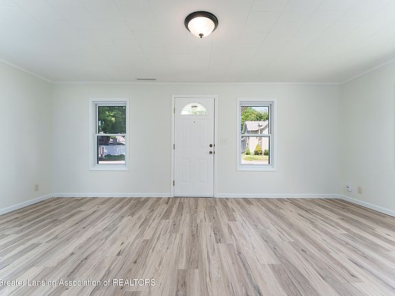 5th image of 521 Prairie St