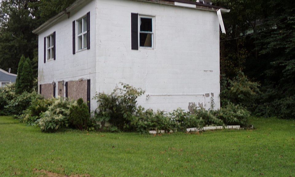 2nd image of 2544 Thomas Ave