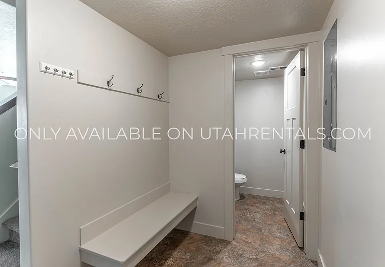 161 N 1275 W — Photo 9