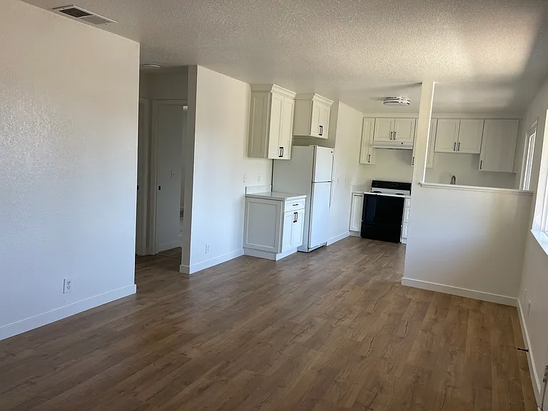 2424 Kenton Ct #C — Photo 2