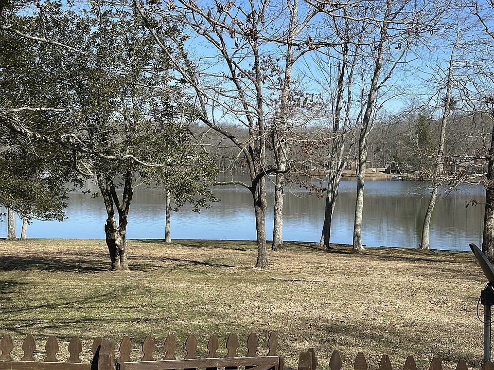 1st image of 131 Pine Tree Cir