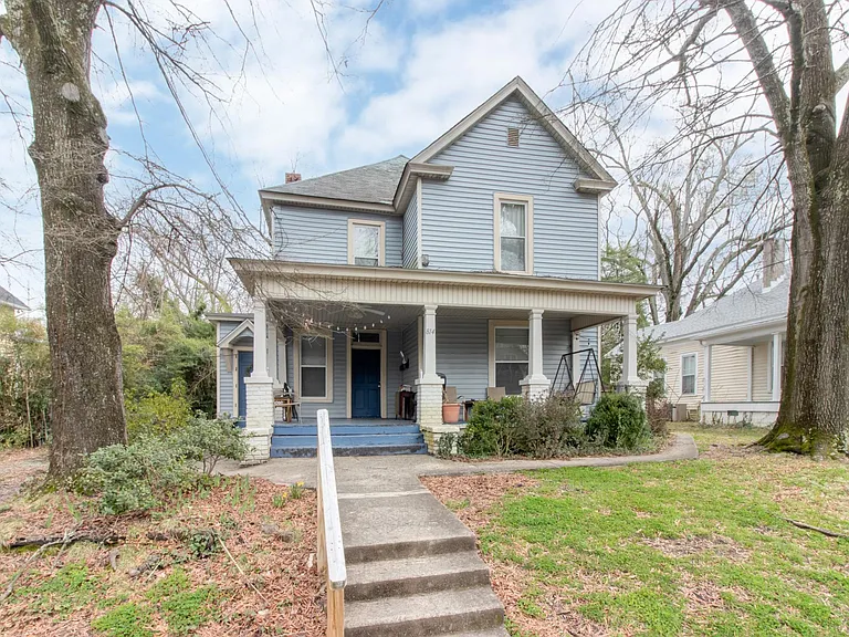 814 Clarendon St — Photo 13