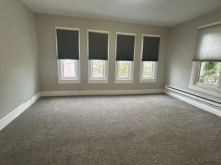 654 W King St — Photo 12