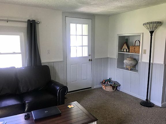5th image of 109 Miner St