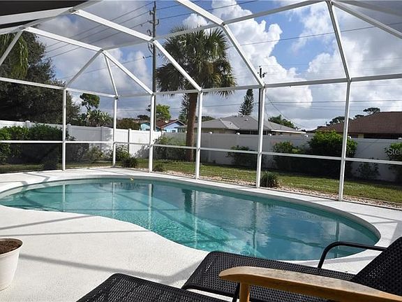 3rd image of 4343 Manfield Dr