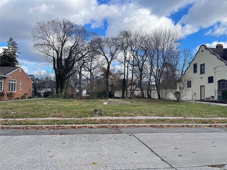 2nd image of 17 Roosevelt Ave