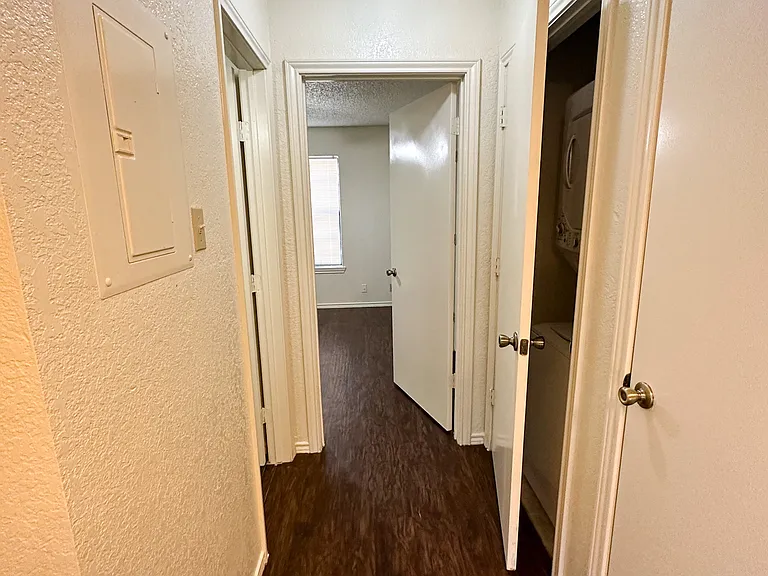 924 W Chestnut St #3 — Photo 8
