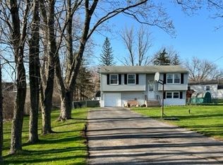 5923 E Pine Grove Rd, Cicero, NY 13039