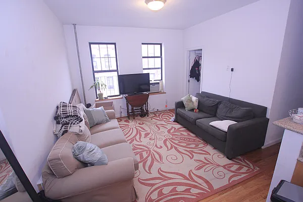 Rented by Jonis Realty | media 22