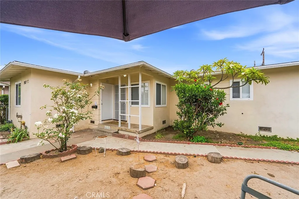 5 bed, 1598 sqft, $4,500 — Photo 2